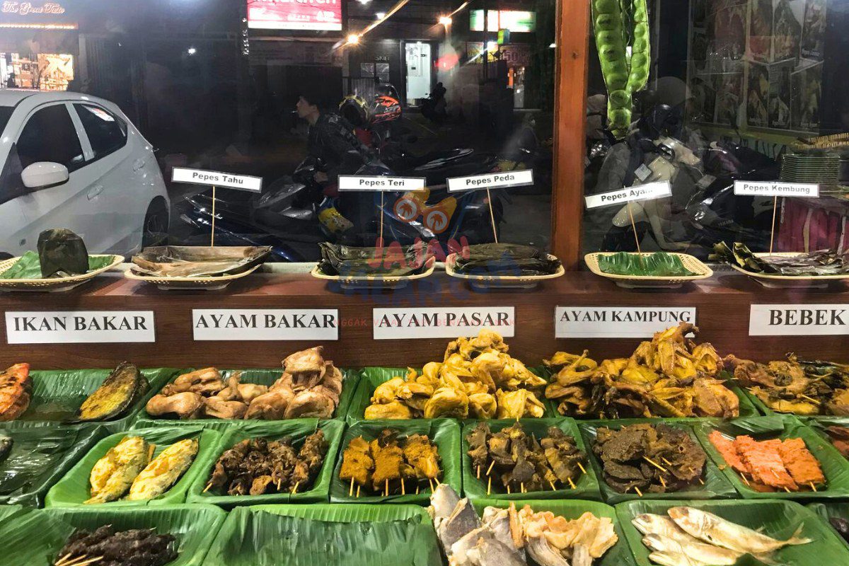 Masakan Sunda di Bakul Emak Cianjur Jatiwaringin