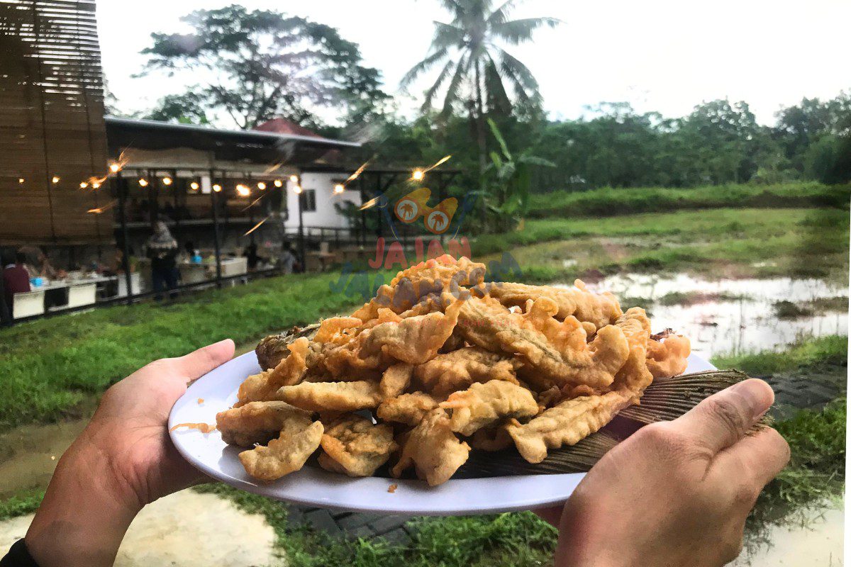 Menikmati makanan dan pemandangan alam di Waroeng Tjandi 2 Singampon
