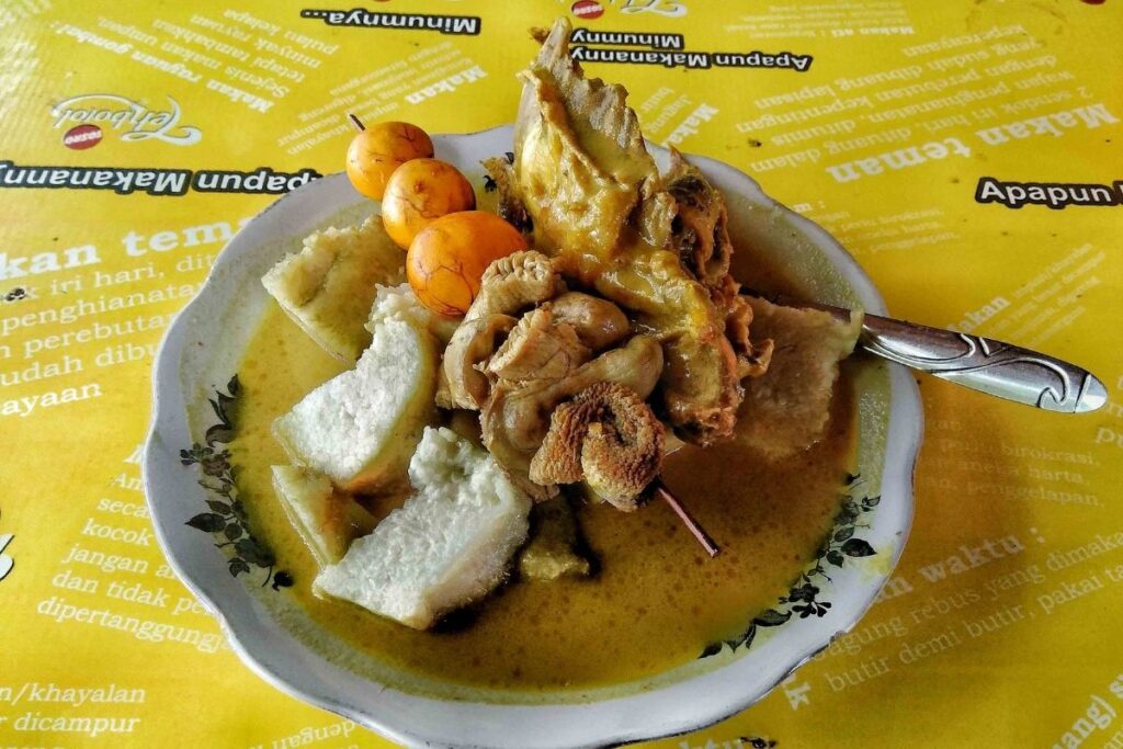 Lontong Tuyuhan khas Rembang kuliner jalur pantura Jawa Tengah