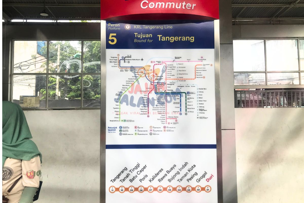 Papan rute KRL dari stasiun transit Duri ke Tangerang