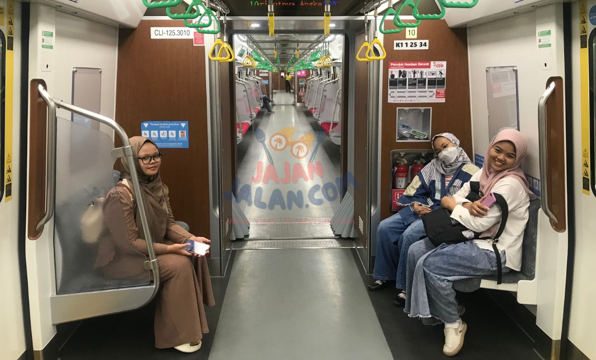 Perjalanan naik krl ke PRJ Kemayoran dari Bekasi