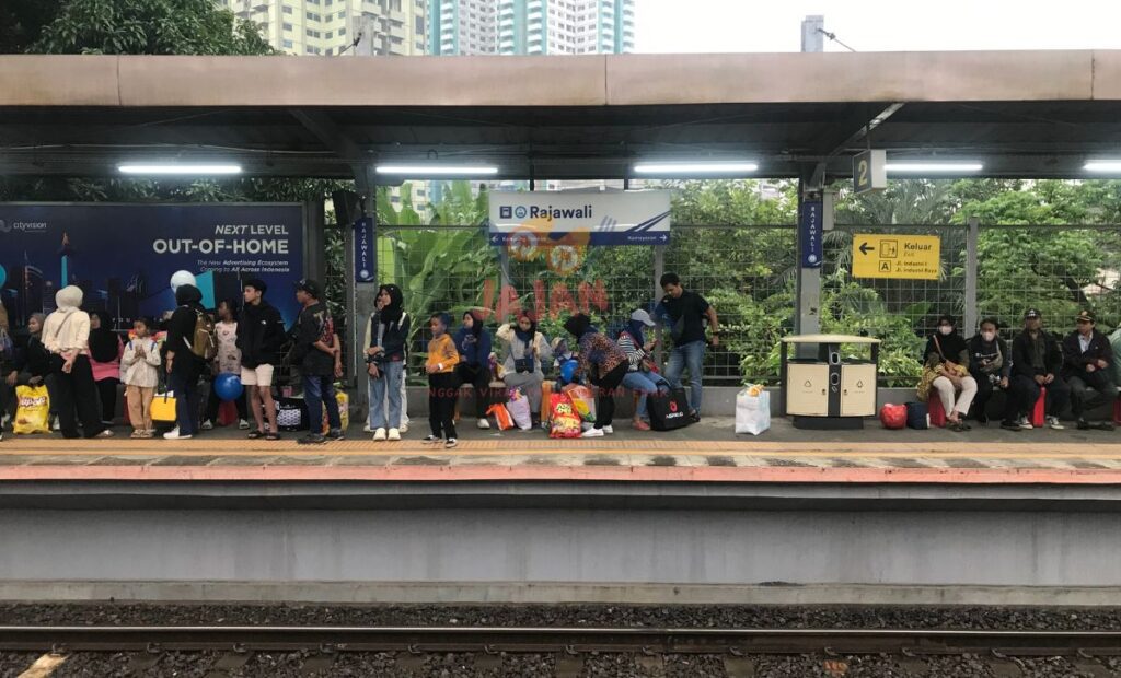 Stasiun KRL Rajawali